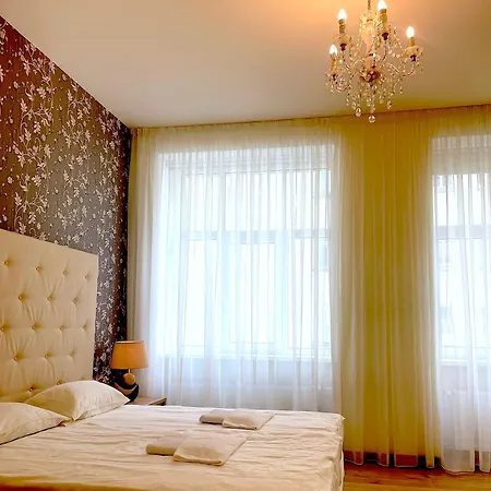Apartahotel Lux - Ernesta, Free Parking 4*
