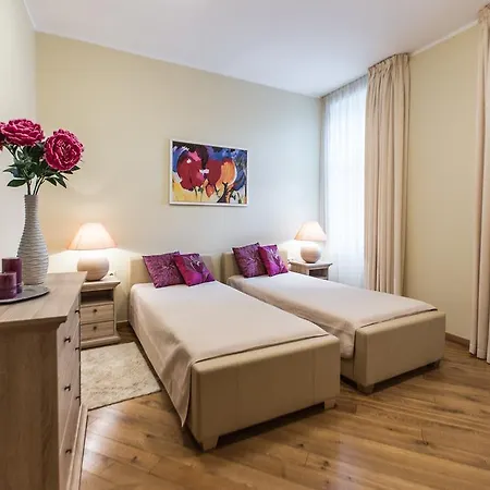 Lux - Ernesta, Free Parking Apartahotel 4*