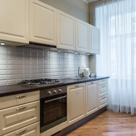Apartahotel Lux - Ernesta, Free Parking 4*
