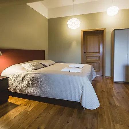 Apartahotel Lux - Ernesta, Free Parking 4*