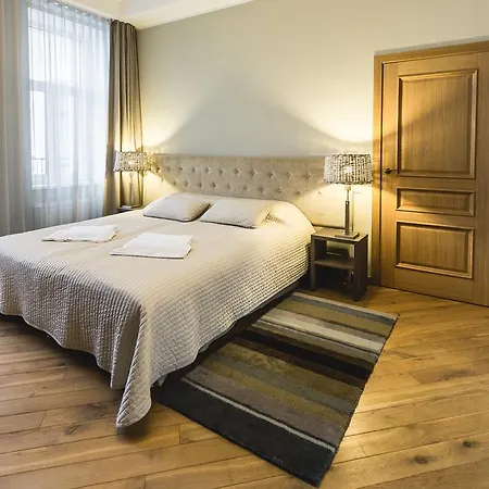 Lux - Ernesta, Free Parking Apartahotel