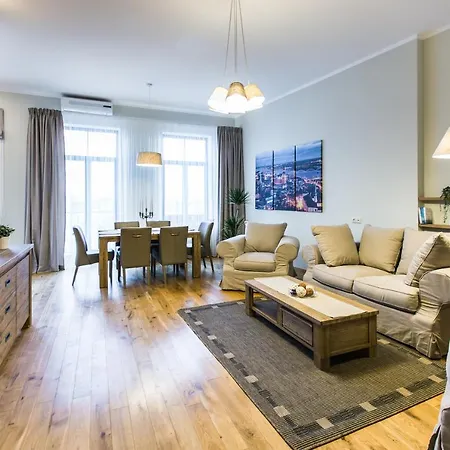 Lux - Ernesta, Free Parking Apartahotel 4*