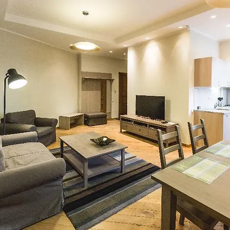 Apartahotel Lux - Ernesta, Free Parking 4*