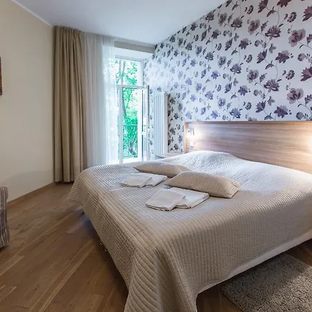 Lux - Ernesta, Free Parking Apartahotel Riga