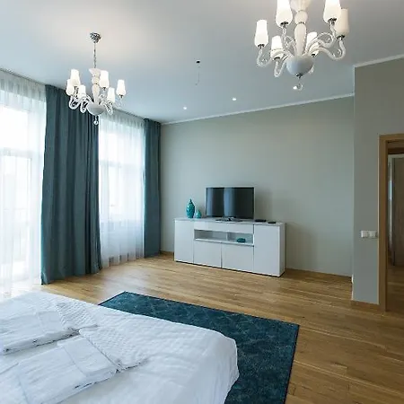 Apartahotel Lux - Ernesta, Free Parking